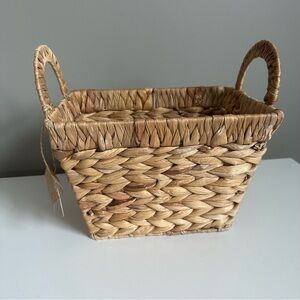 Natural Woven Water Hyacinth Tapered Wicker Basket